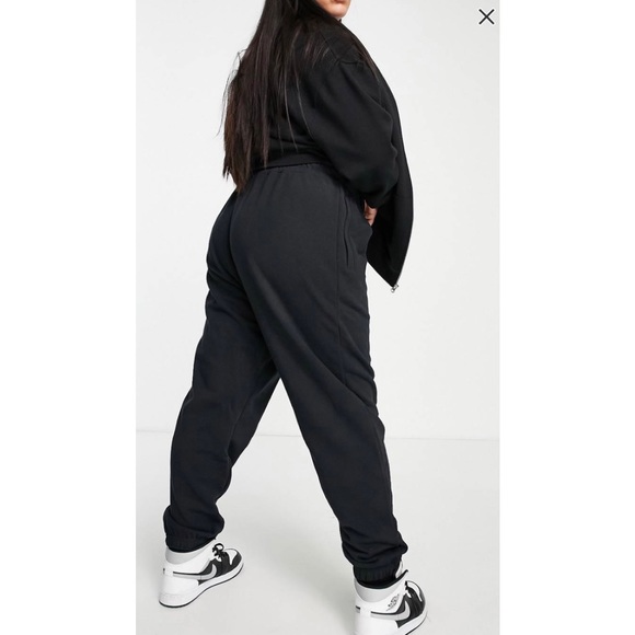 🔥🆕 NIKE JORDAN ESSENTIAL SWEATPANTS🔥🆕 - Picture 3 of 6